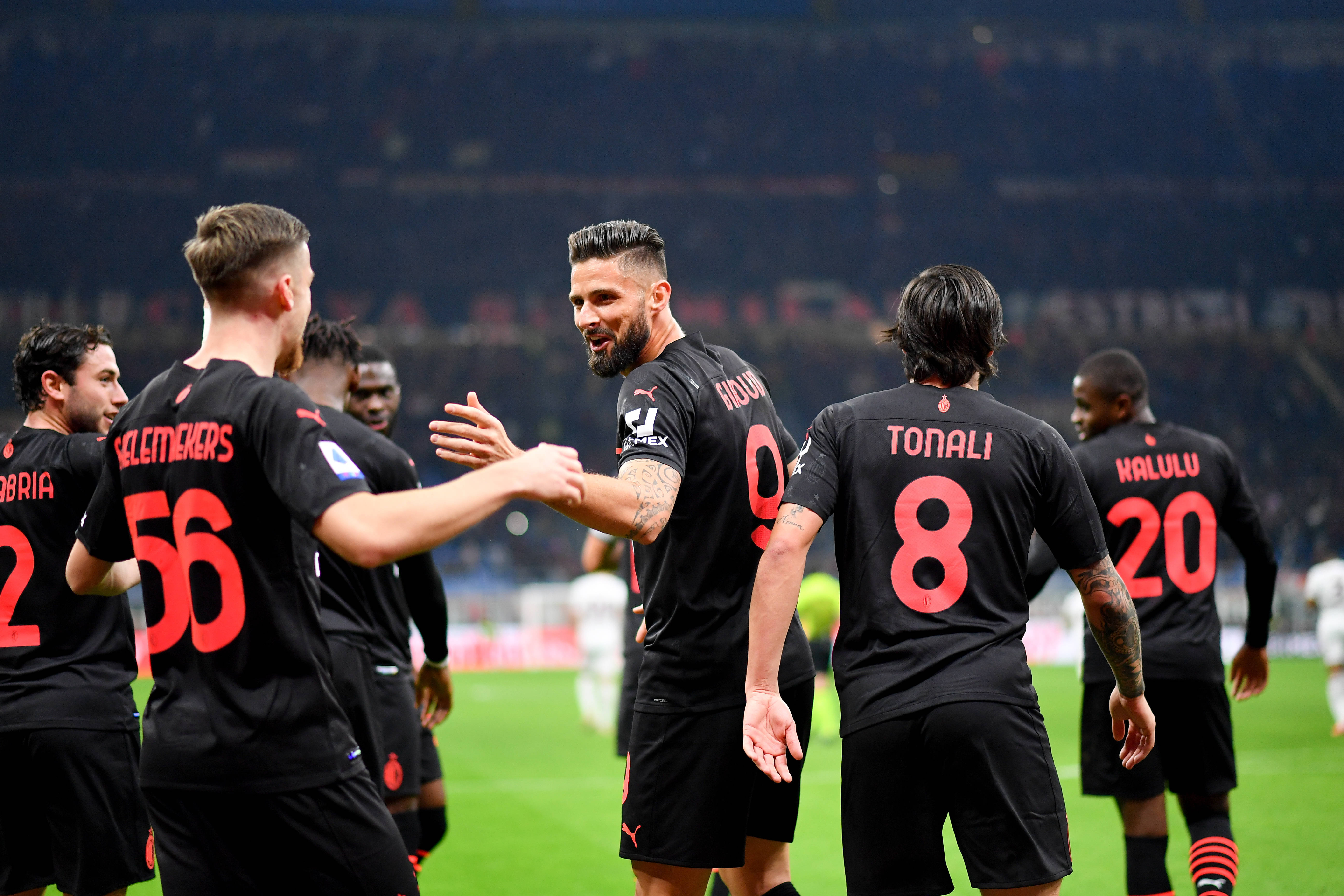 波兰足协谴责投掷烟火球迷：绝不容忍任何违反安全规定的行为