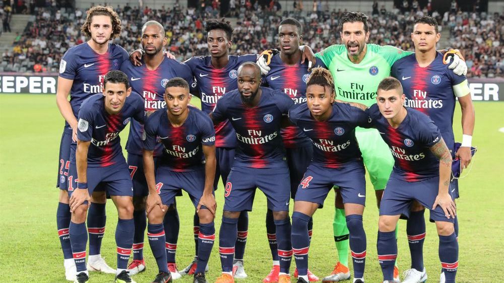 库里发布圣诞庆祝短片，穿的还是UA鞋