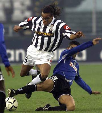 篮网主场113-103击败公牛，小波特砍33分，球队高效进攻，取得两连胜，公牛五连败。