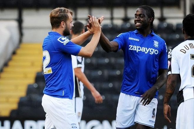 记者：曼联想3000万镑卖掉霍伊伦，在和潜在俱乐部谈判