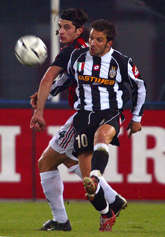 津门虎以1亿投资逆袭联赛前六，培养出三名国脚新星，展现草根逆袭与青训潜力。