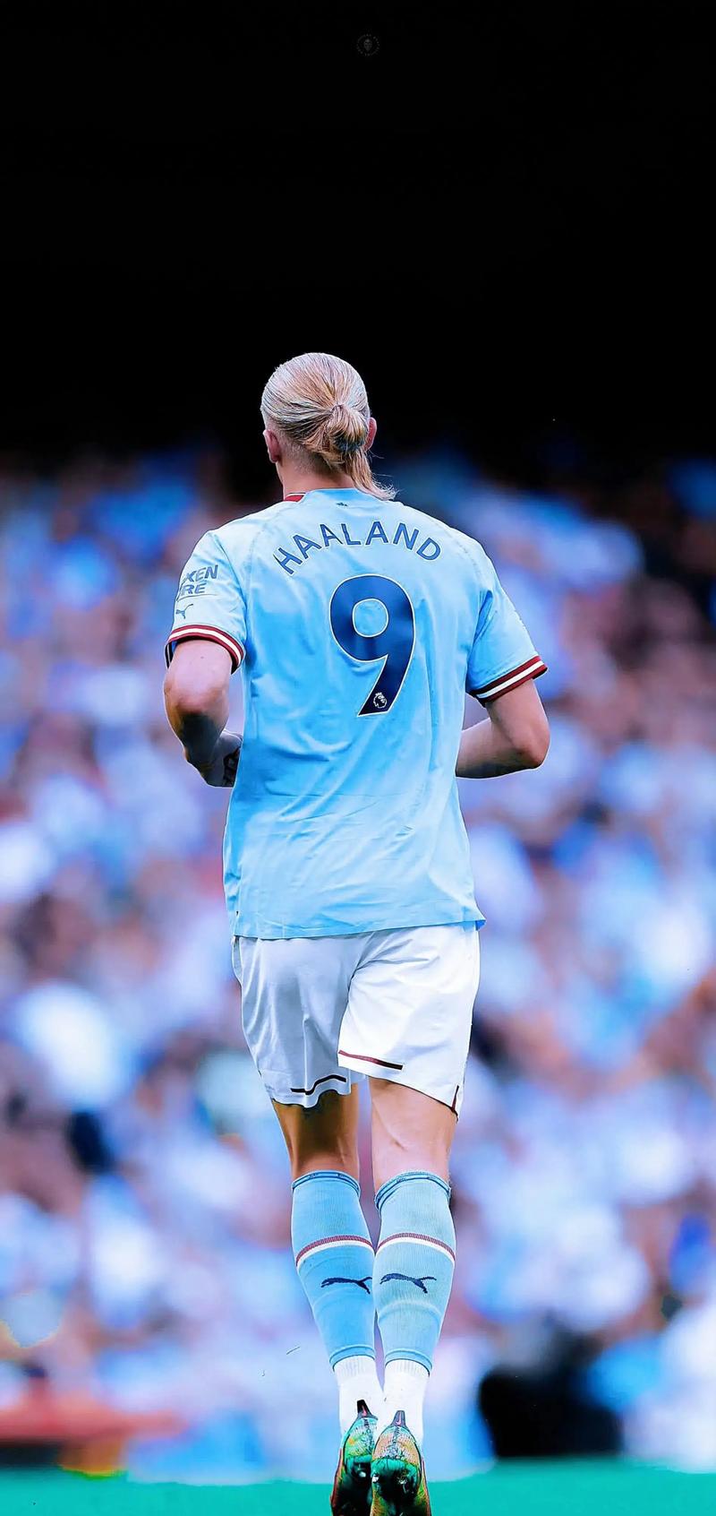 意大利赛车手罗西回忆马拉多纳：我曾单膝跪地亲吻他的左脚