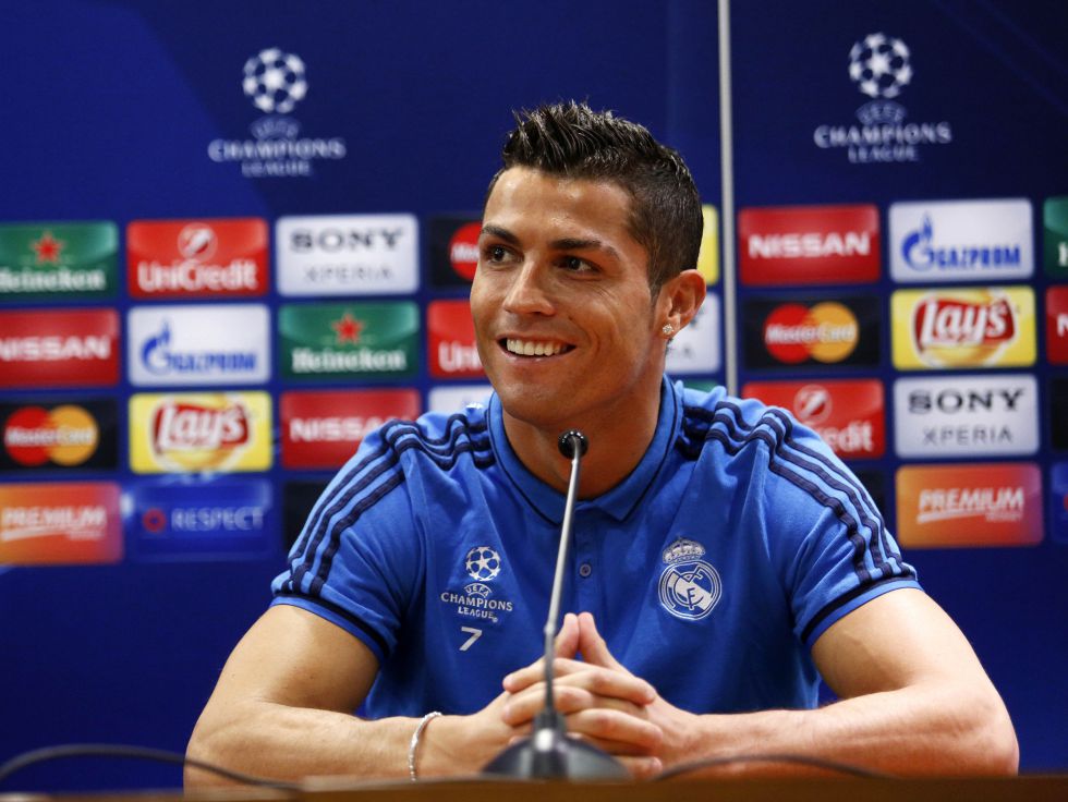 日本队以2-0击败加纳队，堂安律远射破门，阿布受伤离场，日本队近10场全胜，展现强大实力。